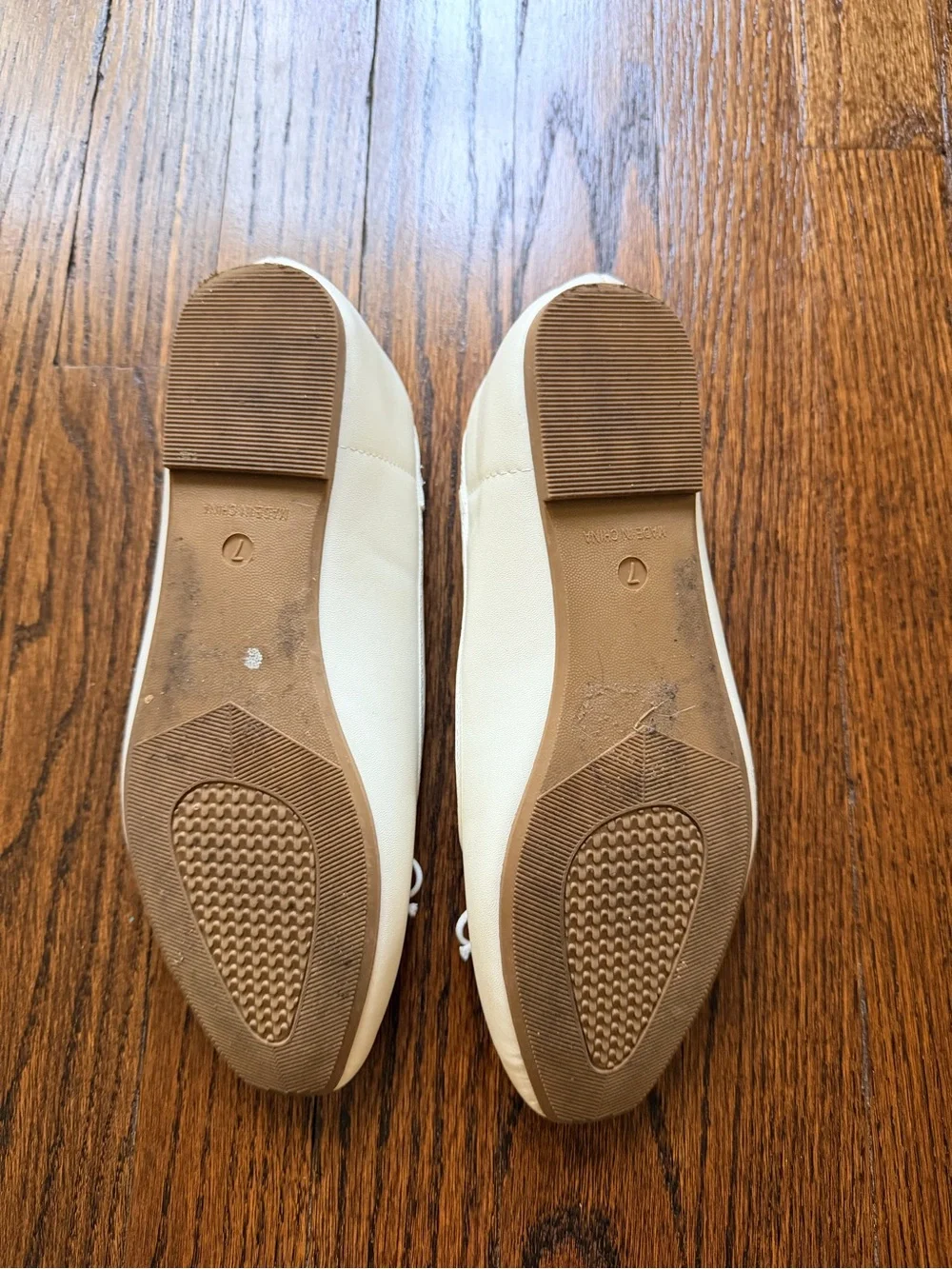 Women’s White Ballet Flats with Bow